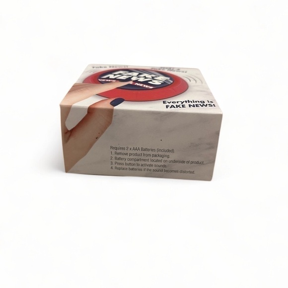 Fake News Sound Button - Red Celebrity Catchphrase Button - Picture 3 of 4